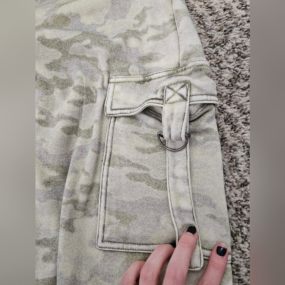 Gilded Intent Camo Cargo Joggers NWOT - Picture 16 of 16